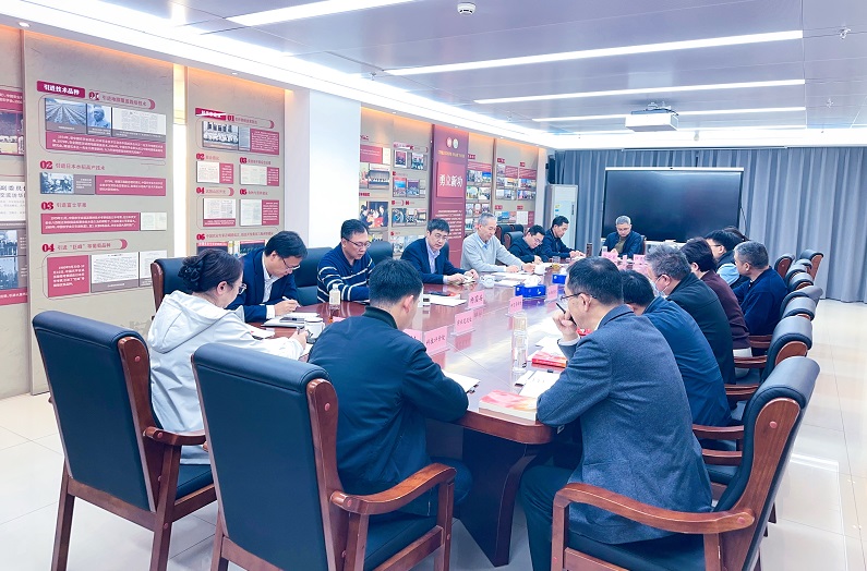 “中心”學(xué)會召開2025年第4次理論學(xué)習(xí)中心組（擴(kuò)大）學(xué)習(xí)會.jpg